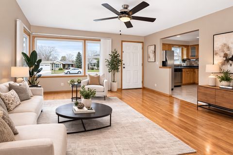 Tiny photo for 9416 S 80th Court, Hickory Hills, IL 60457 (MLS # 12587695)