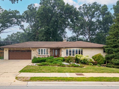 Photo of 304 E Irving Park Road, Roselle, IL 60172 (MLS # 12701776)