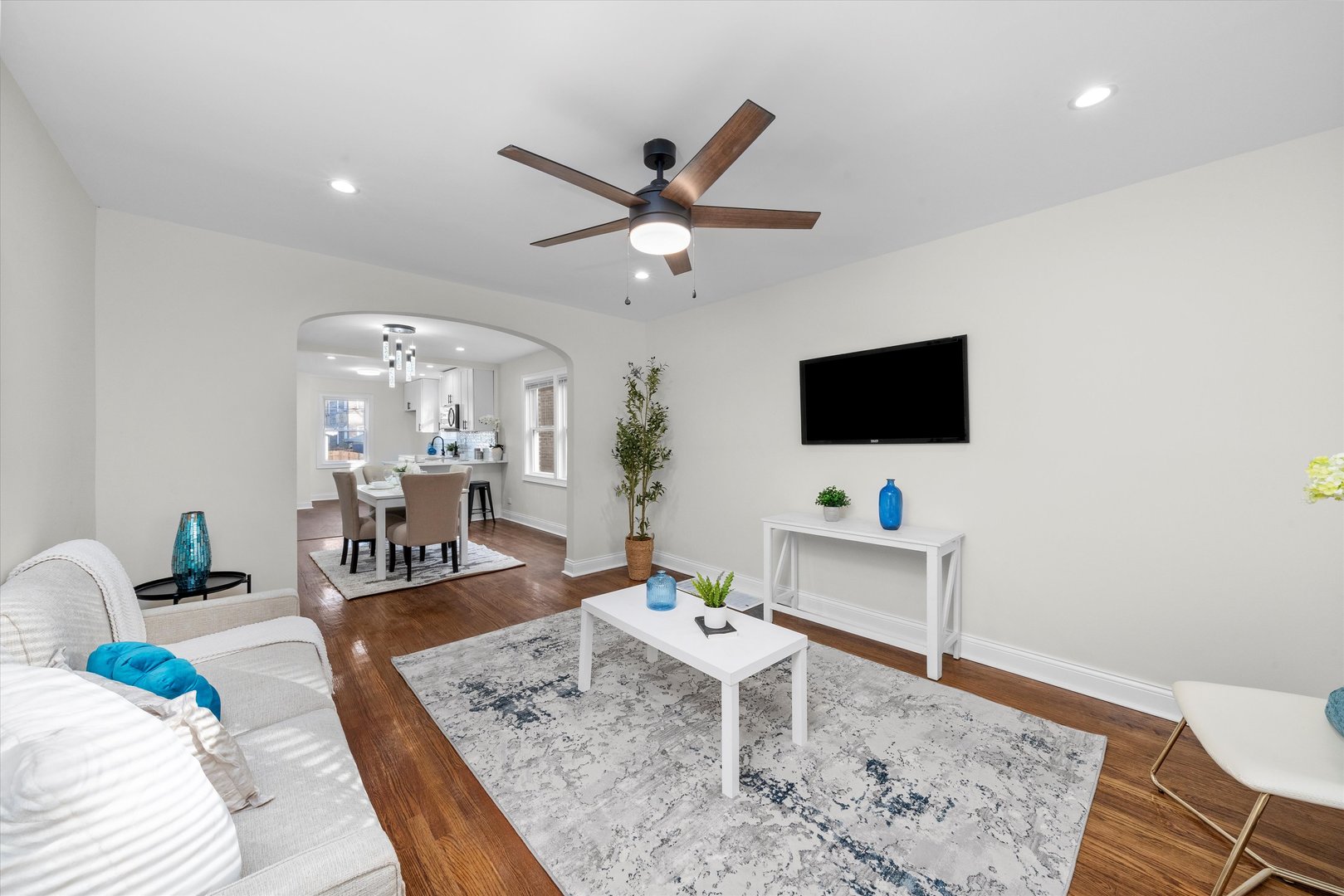 11925 S Lafayette Avenue