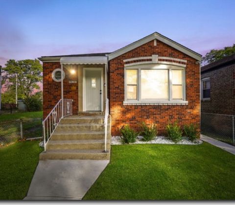 Photo of 11925 S Lafayette Avenue, Chicago, IL 60628 (MLS # 12544035)