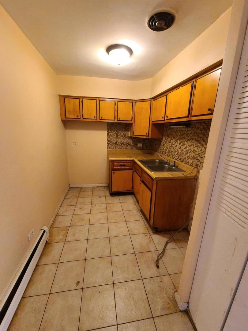 7854 S South Shore Drive 211