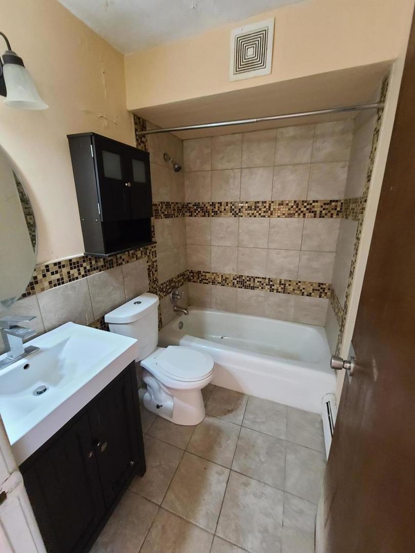 7854 S South Shore Drive 211