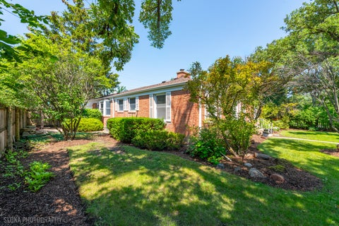 Tiny photo for 600 Garfield Avenue, Lake Bluff, IL 60044 (MLS # 12699072)