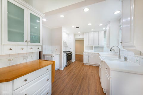 Tiny photo for 600 Garfield Avenue, Lake Bluff, IL 60044 (MLS # 12699072)