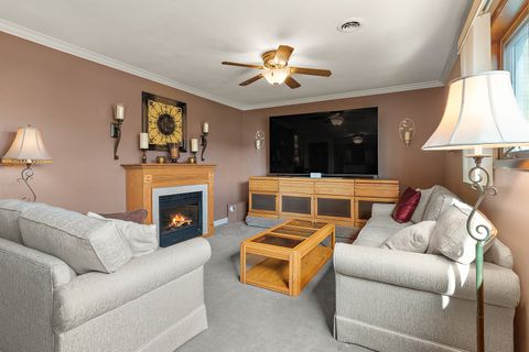 Tiny photo for 570 Woodview Avenue, Elk Grove Village, IL 60007 (MLS # 12569038)