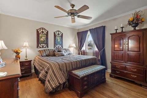 Tiny photo for 570 Woodview Avenue, Elk Grove Village, IL 60007 (MLS # 12569038)