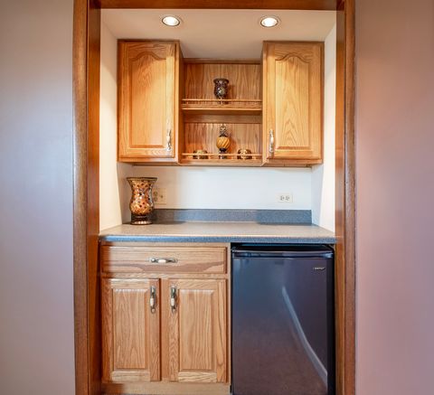 Tiny photo for 570 Woodview Avenue, Elk Grove Village, IL 60007 (MLS # 12569038)