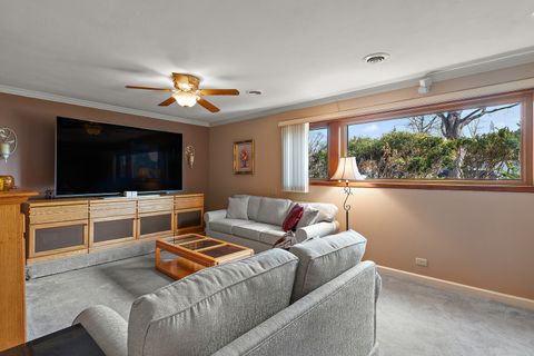 Tiny photo for 570 Woodview Avenue, Elk Grove Village, IL 60007 (MLS # 12569038)