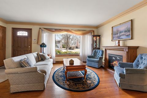 Tiny photo for 570 Woodview Avenue, Elk Grove Village, IL 60007 (MLS # 12569038)