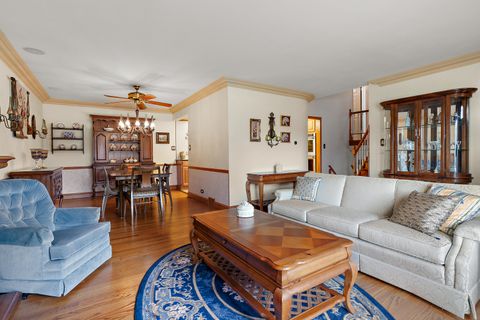 Tiny photo for 570 Woodview Avenue, Elk Grove Village, IL 60007 (MLS # 12569038)