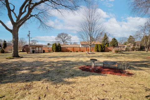 Tiny photo for 570 Woodview Avenue, Elk Grove Village, IL 60007 (MLS # 12569038)