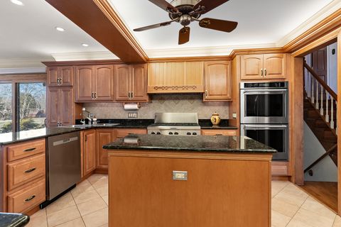 Tiny photo for 570 Woodview Avenue, Elk Grove Village, IL 60007 (MLS # 12569038)