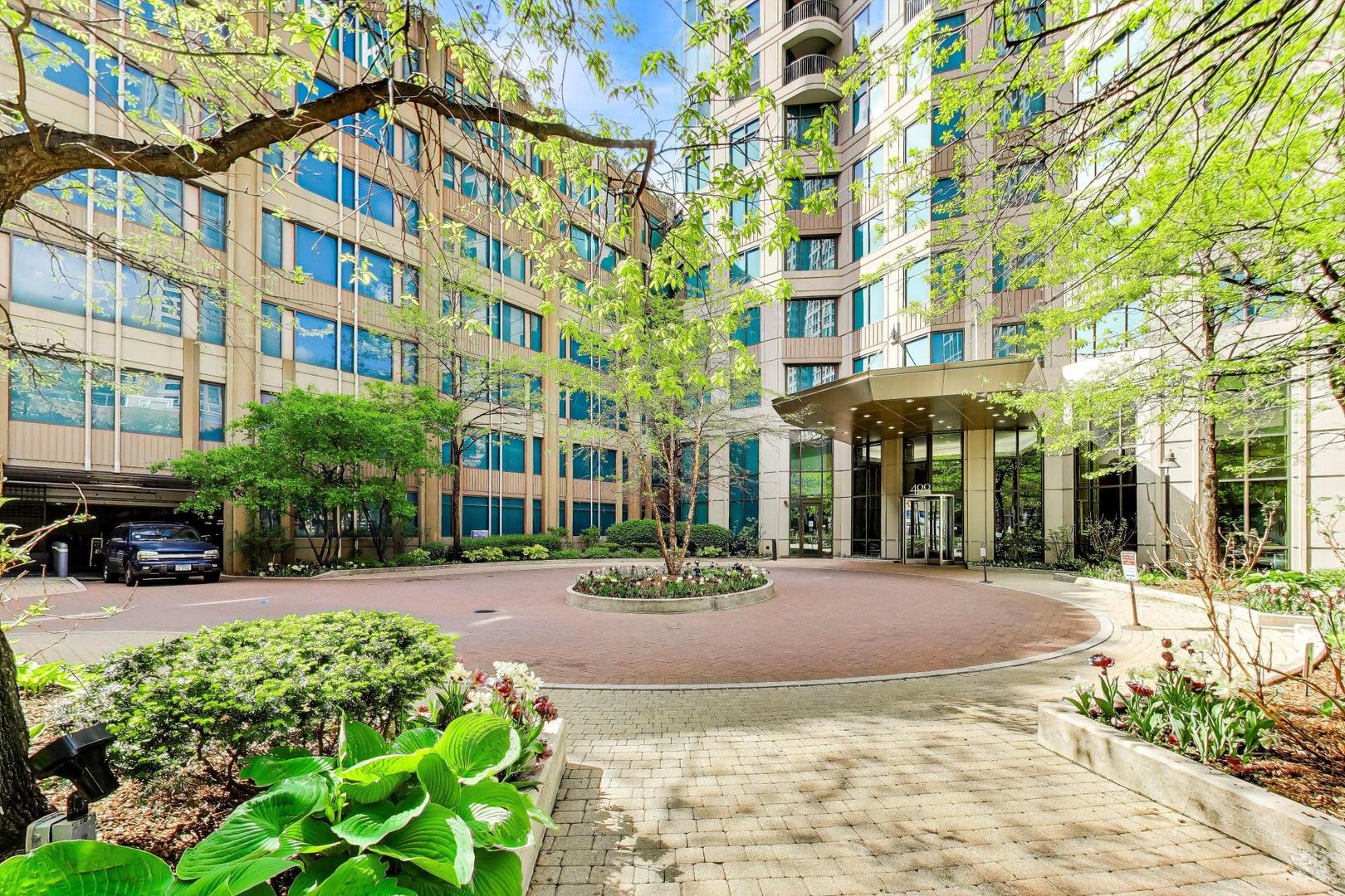 400 N La Salle Drive 1002