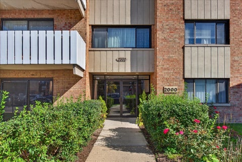 Photo of 2000 Bayside Drive #313, Palatine, IL 60074 (MLS # 12775967)