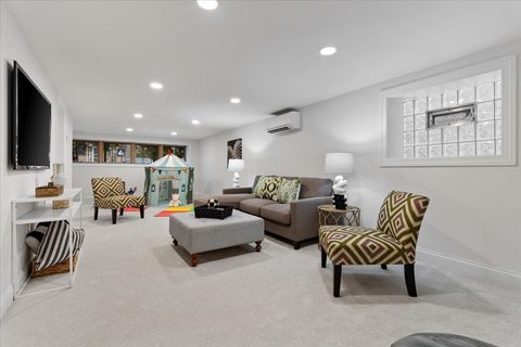 Tiny photo for 4546 N Knox Avenue, Chicago, IL 60630 (MLS # 12572656)