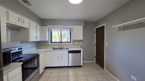 Tiny photo for 718 Cobblestone Circle #C, Glenview, IL 60025 (MLS # 12768011)