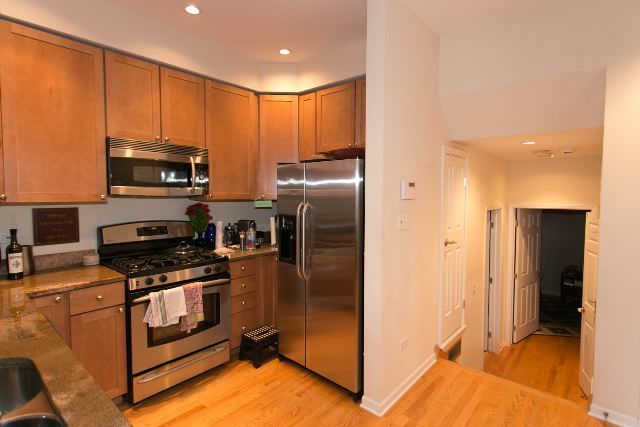 421 W Armitage Avenue 2