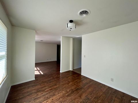 Tiny photo for 611 S TERRACE Drive, Carbondale, IL 62901 (MLS # EB459929)