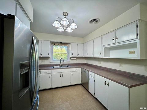 Tiny photo for 611 S TERRACE Drive, Carbondale, IL 62901 (MLS # EB459929)