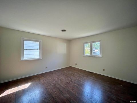 Tiny photo for 611 S TERRACE Drive, Carbondale, IL 62901 (MLS # EB459929)