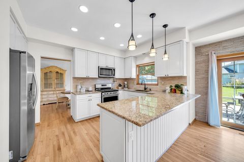 Tiny photo for 5 Deeke Court, Roselle, IL 60172 (MLS # 12606187)