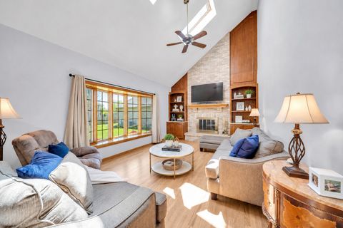 Tiny photo for 5 Deeke Court, Roselle, IL 60172 (MLS # 12606187)