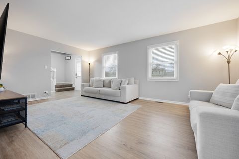 Tiny photo for 424 N Salem Drive, Schaumburg, IL 60194 (MLS # 12583546)