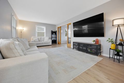 Tiny photo for 424 N Salem Drive, Schaumburg, IL 60194 (MLS # 12583546)