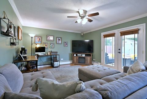 Tiny photo for 1303 E Ironwood Drive, Mount Prospect, IL 60056 (MLS # 12606155)