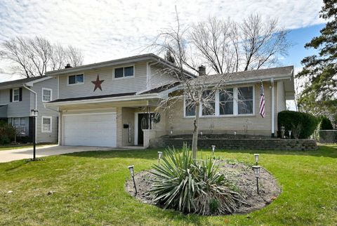 Tiny photo for 1303 E Ironwood Drive, Mount Prospect, IL 60056 (MLS # 12606155)