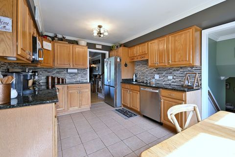 Tiny photo for 1303 E Ironwood Drive, Mount Prospect, IL 60056 (MLS # 12606155)
