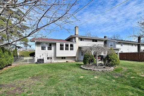 Tiny photo for 1303 E Ironwood Drive, Mount Prospect, IL 60056 (MLS # 12606155)