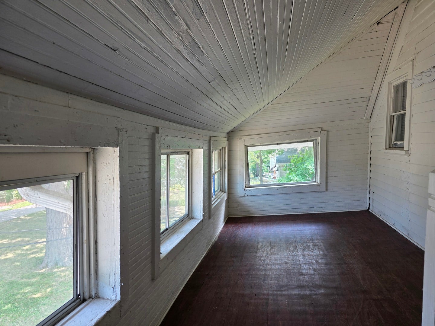 1801 Victoria Avenue 2