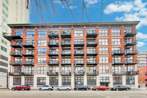 Photo of 1601 S Michigan Avenue #304, Chicago, IL 60616 (MLS # 12578048)