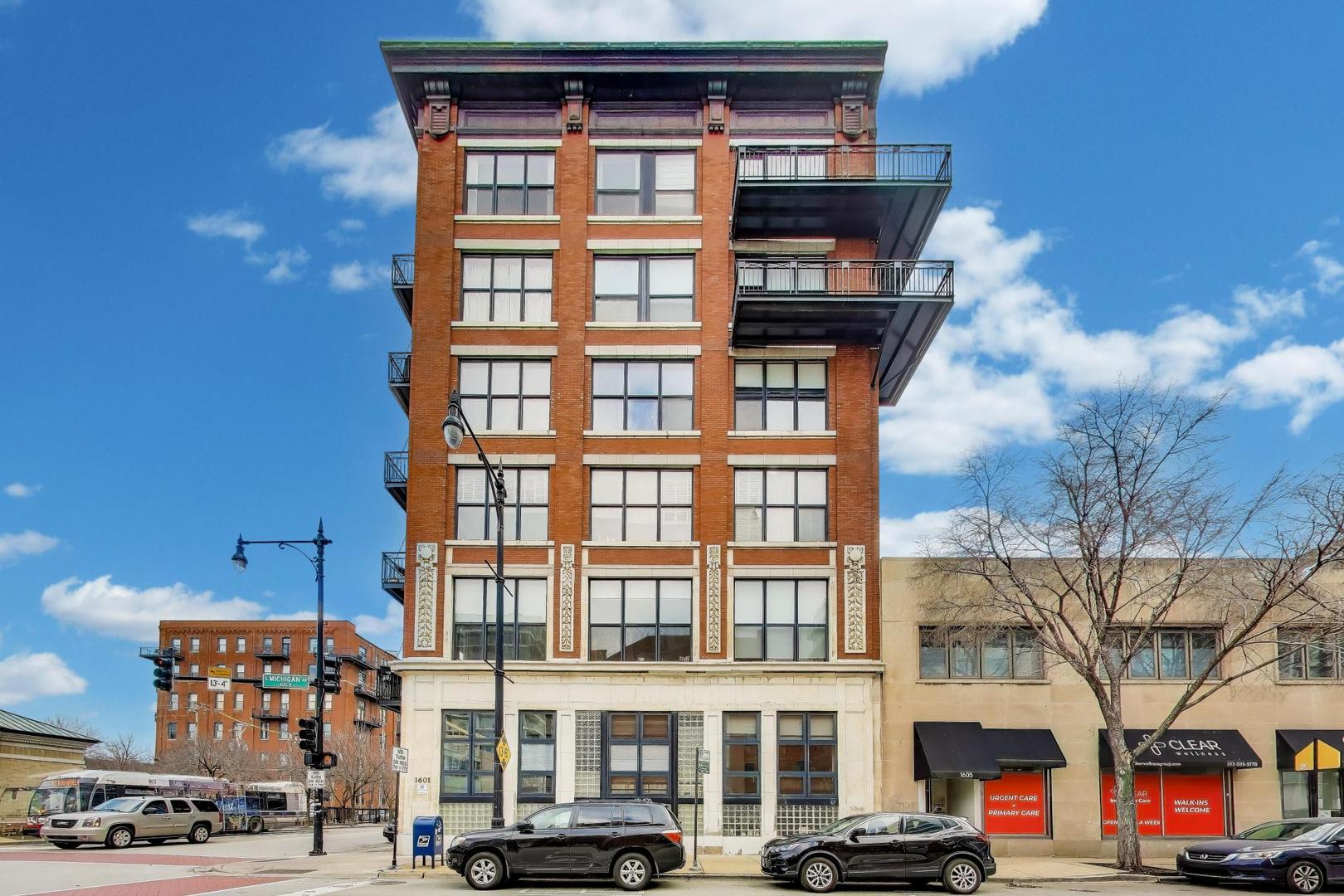 1601 S Michigan Avenue 304