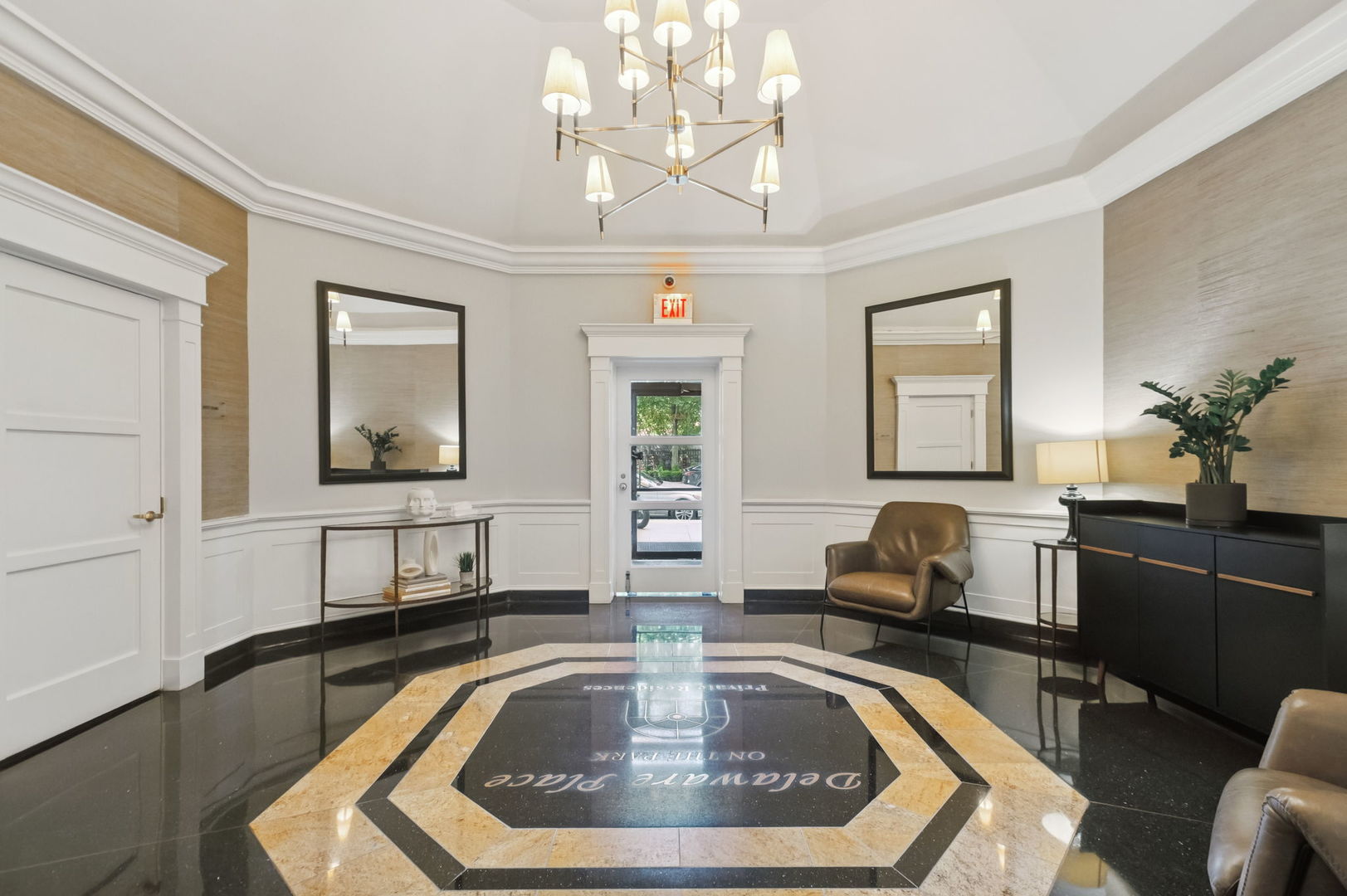 33 W Delaware Place 21A