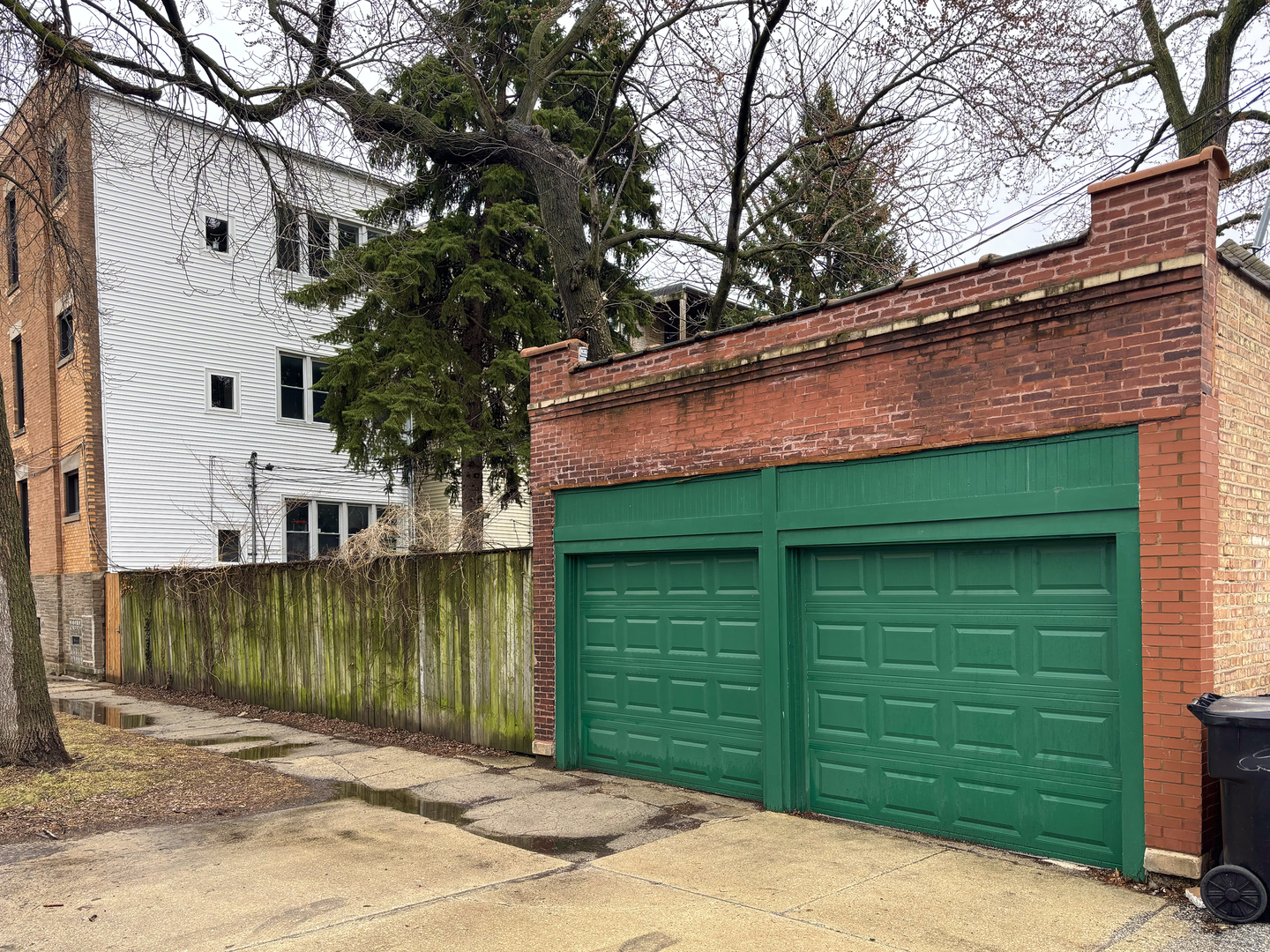 2454 N Spaulding Avenue