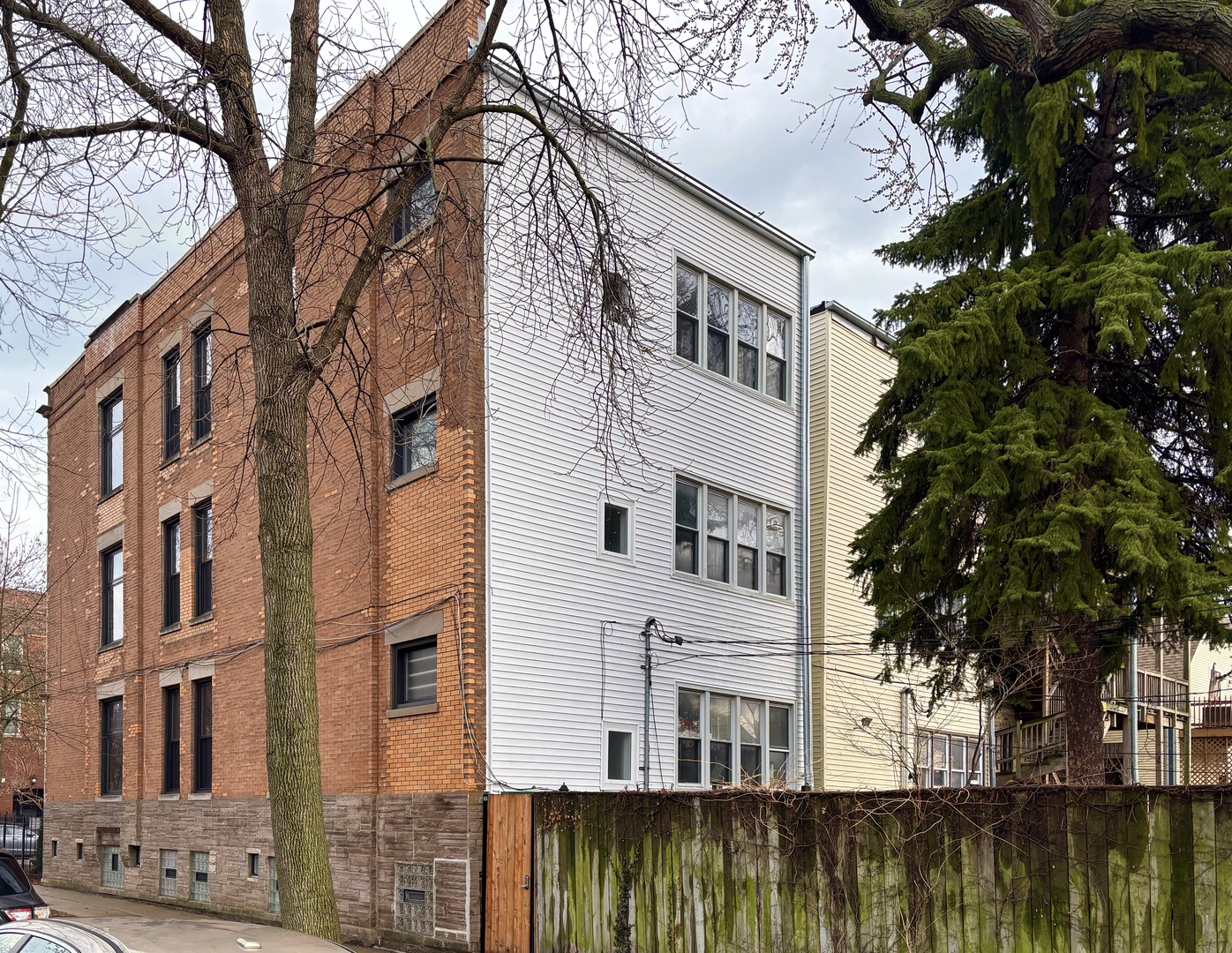 2454 N Spaulding Avenue