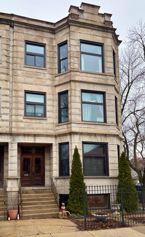 2454 N Spaulding Avenue Chicago IL 60647