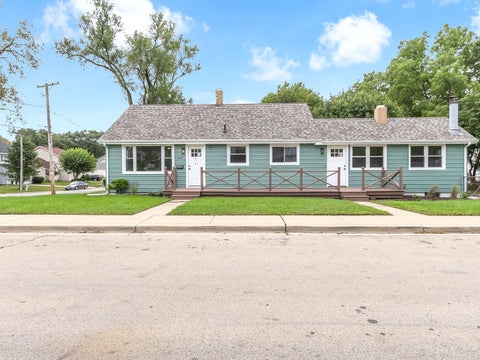 Photo of 725 Dixon Avenue, Elgin, IL 60120 (MLS # 12764759)