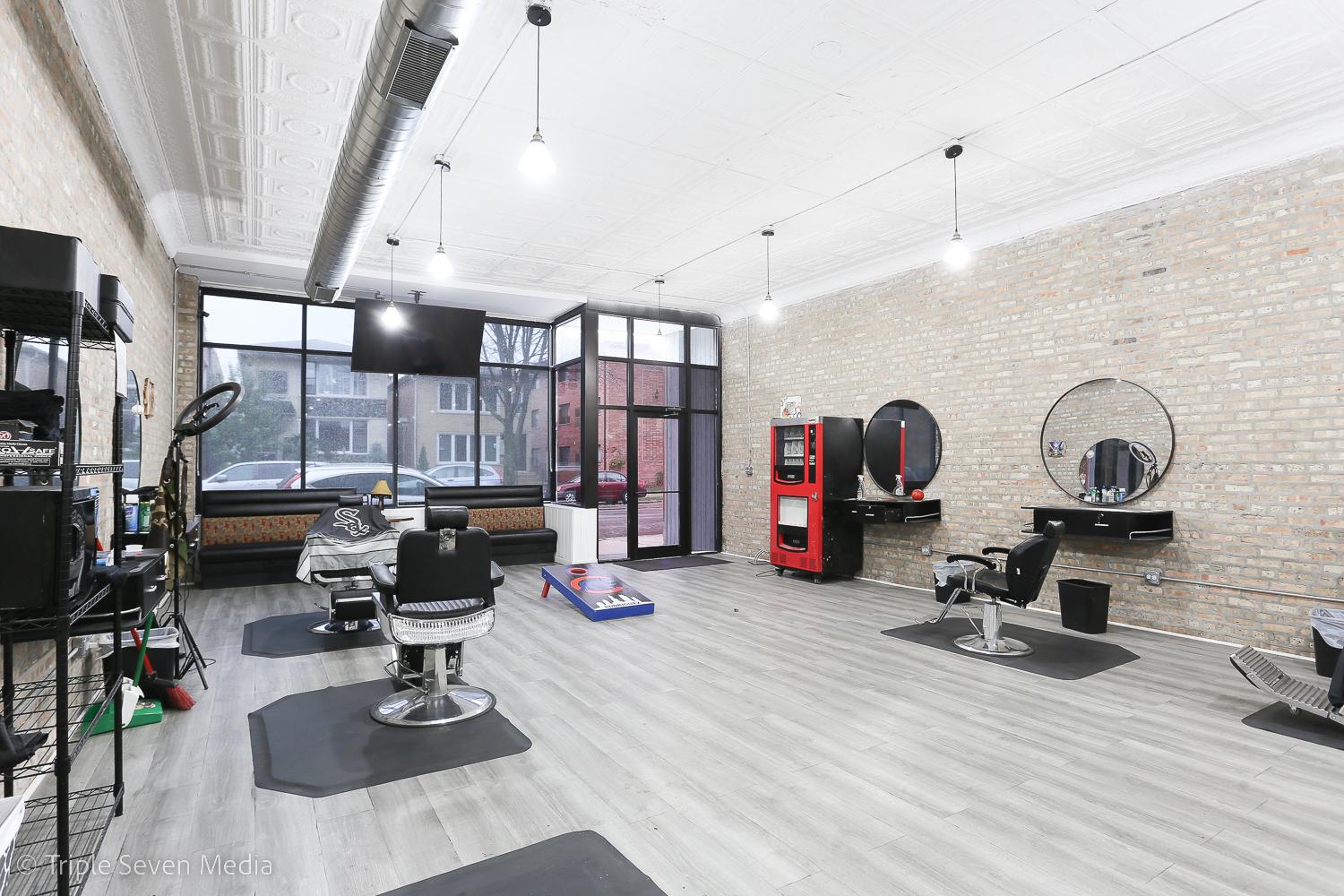 5802 W HIGGINS Avenue