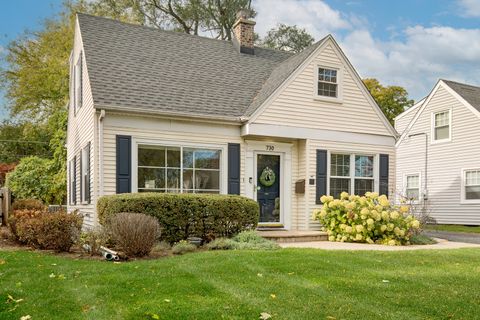 Photo of 730 S Highland Avenue, Arlington Heights, IL 60005 (MLS # 12617685)