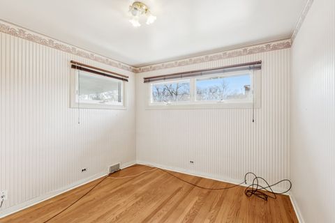 Tiny photo for 6890 N Loron Avenue, Chicago, IL 60646 (MLS # 12595390)