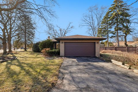 Tiny photo for 6890 N Loron Avenue, Chicago, IL 60646 (MLS # 12595390)