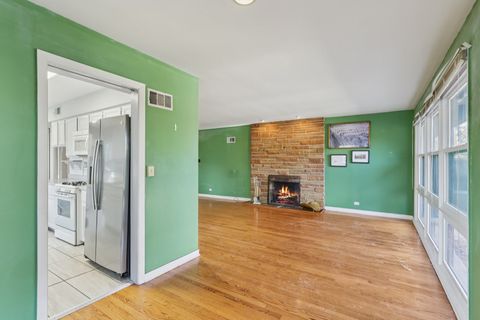 Tiny photo for 6890 N Loron Avenue, Chicago, IL 60646 (MLS # 12595390)
