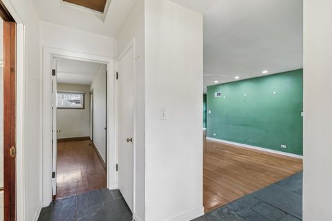 Tiny photo for 6890 N Loron Avenue, Chicago, IL 60646 (MLS # 12595390)