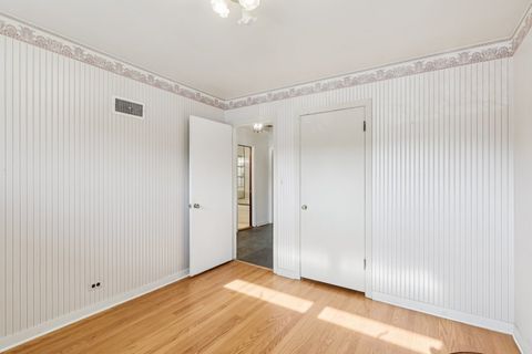 Tiny photo for 6890 N Loron Avenue, Chicago, IL 60646 (MLS # 12595390)