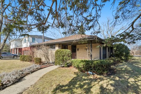 Tiny photo for 6890 N Loron Avenue, Chicago, IL 60646 (MLS # 12595390)