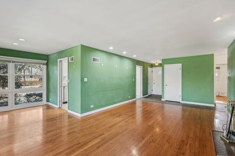 Tiny photo for 6890 N Loron Avenue, Chicago, IL 60646 (MLS # 12595390)