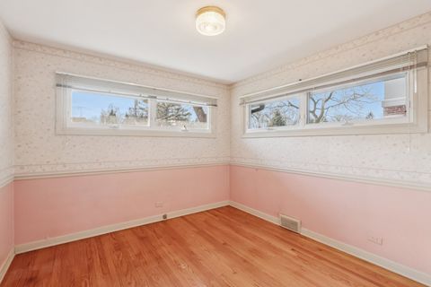Tiny photo for 6890 N Loron Avenue, Chicago, IL 60646 (MLS # 12595390)